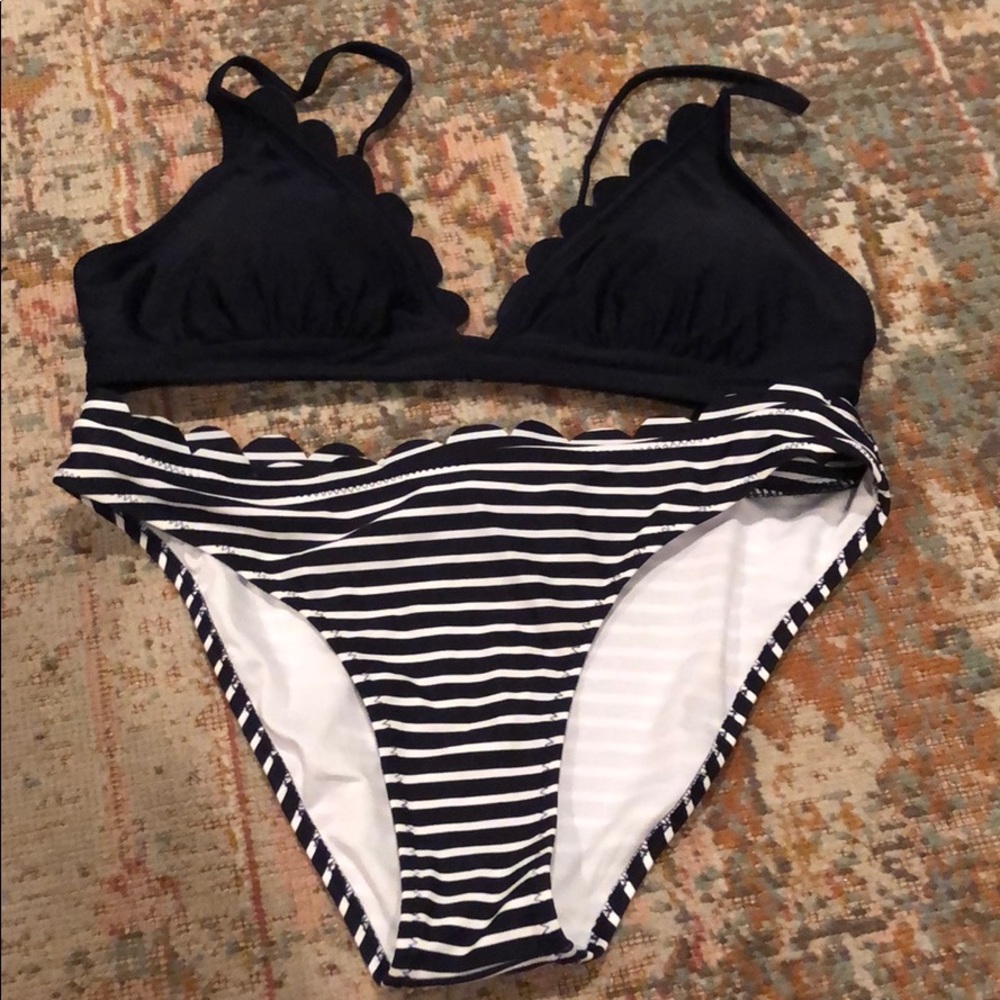 Cupshe NWT Navy Striped Scalloped Bikini Set
